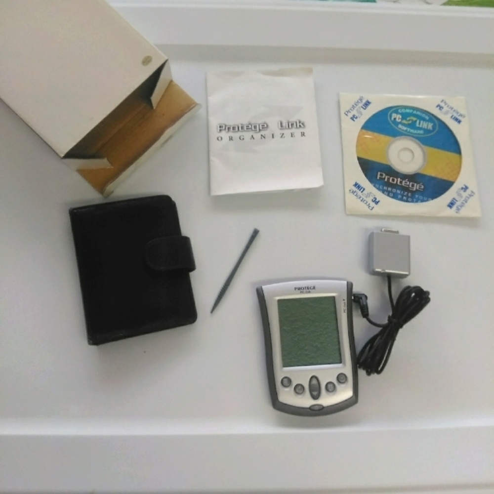 Protege Retro Link Organizer PC Handheld Electronic With Genuine Leather Case